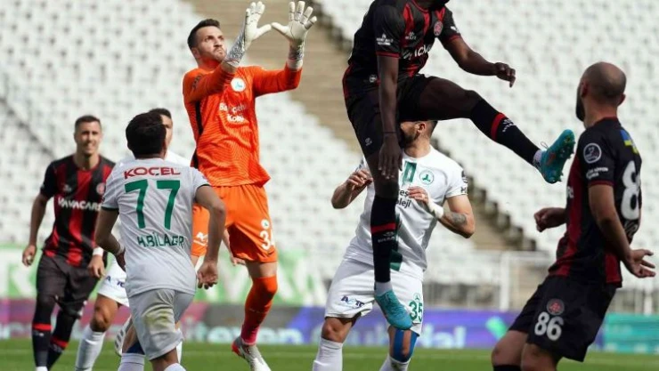 Spor Toto Süper Lig: Fatih Karagümrük: 0 - GZT Giresunspor: 0 (İlk yarı)