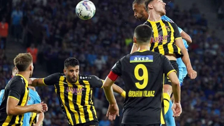 Spor Toto Süper Lig: İstanbulspor: 0 - Trabzonspor: 1 (İlk yarı)