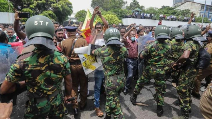Sri Lanka Başbakanı Rajapaksa, istifa etti