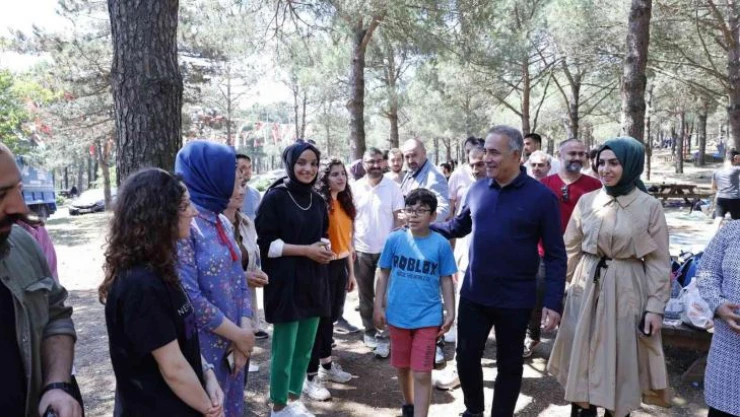 Sultangazi Belediyesi'nden gençlere YKS öncesi moral pikniği