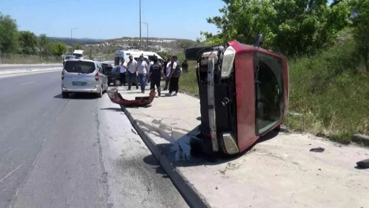 Sultangazi'de kontrolden çıkan otomobil takla attı