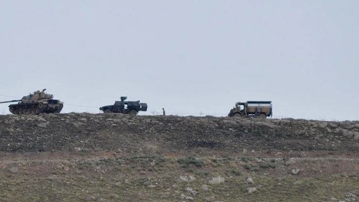 Suriye sınırına tank ve zırhlı araç sevk ediliyor
