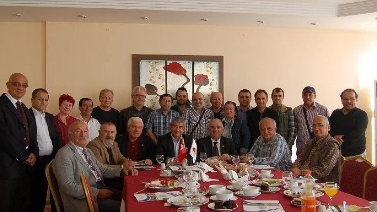Agc'den  Birlikte  Yönetim  Hamlesi