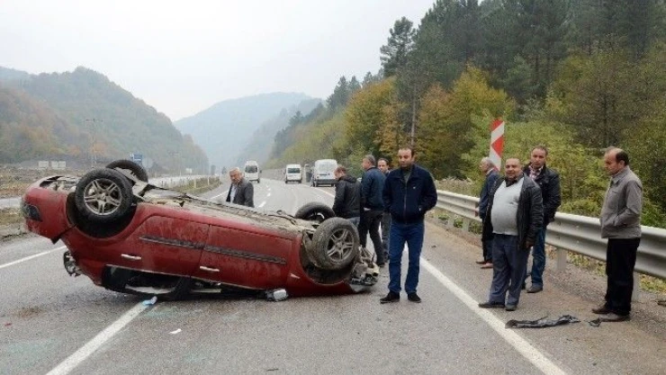 Otomobil  Takla  Attı:  4  Yaralı