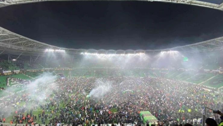 Taraftarların şampiyonluk coşkusu Sakaryaspor'u PFDK'ya sevk ettirdi