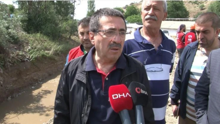 Tarım ve Orman Bakan Yardımcısı Pakdil'den Ankara'daki selle ilgili açıklama: 'Bir vatandaşımızla ilgili arama çalışmaları sürüyor'