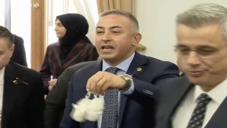 TBMM'de bakana tepki: Bu patikleri giyemeden ölen çocukların hesabını kim verecek?