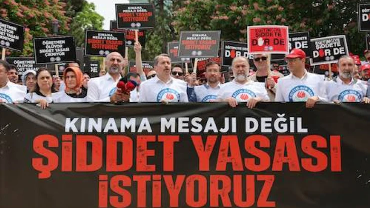 TBMM kapısında öğretmenlerden 'Şiddet yasası istiyoruz' eylemi