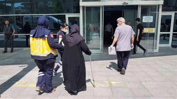 Tedavi sırasında vücudunda kene olduğu fark edildi