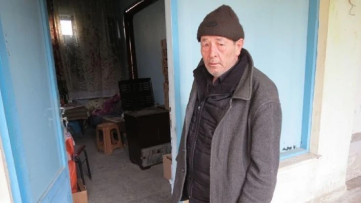 Tek başına kaldığı metruk dükkânda yanarak can verdi