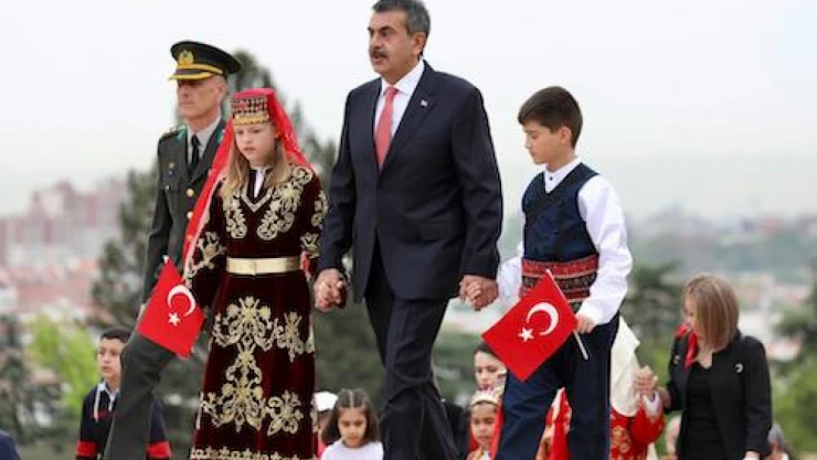 Tekin: Yeni müfredat çağdaş ve modern dünyayla uyumlu