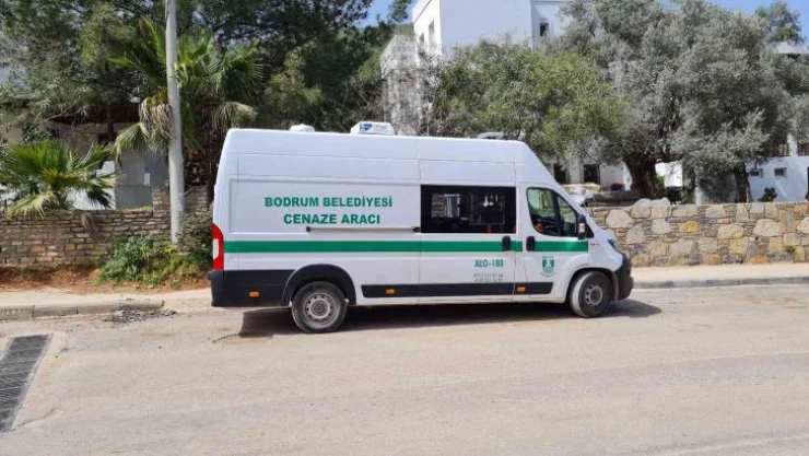 Telefonla ulaşılamayan yaşlı kadın evinde ölü bulundu