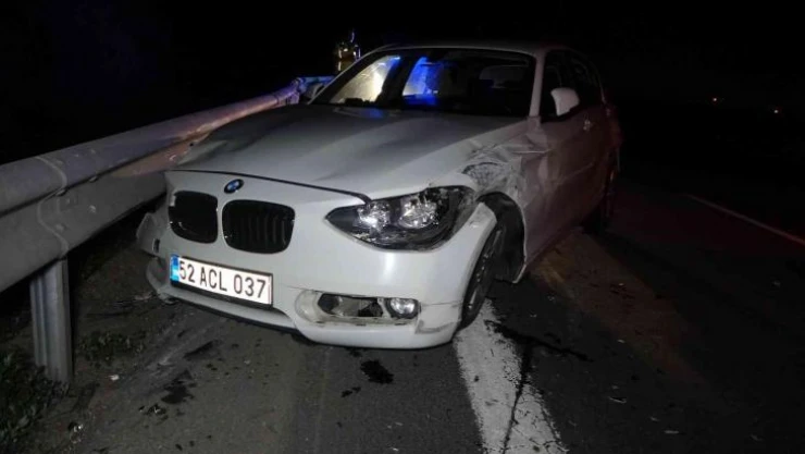 TEM'de otomobil bariyerlere çarptı