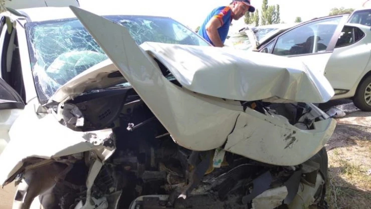 Tokat'ta 2 otomobil çarpıştı: 8 yaralı