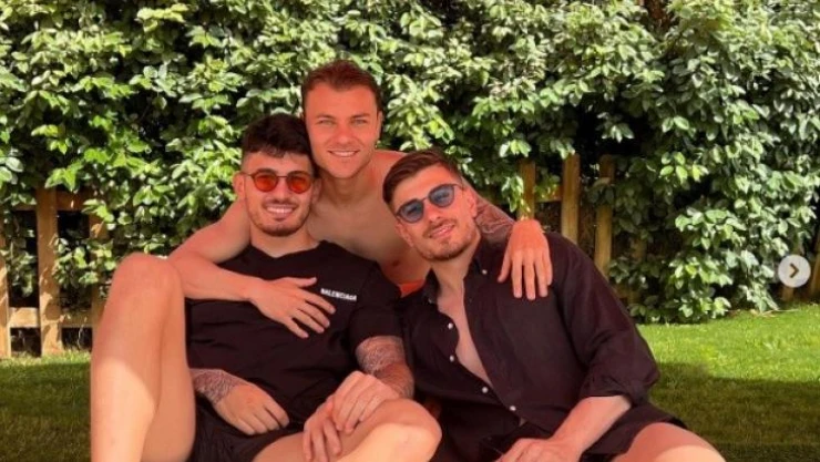 Trabzonsporlu oyuncular şampiyonluğun keyfini çıkarıyor