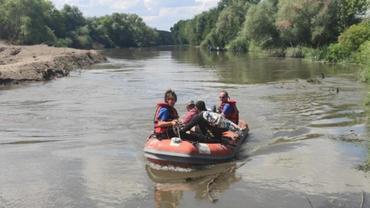 Tunca Nehri'nde mahsur kalan 2 kişiyi AFAD bot ile kurtardı