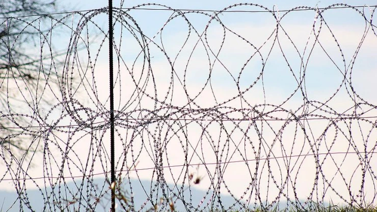 Tunus Libya sınırını kapatıyor