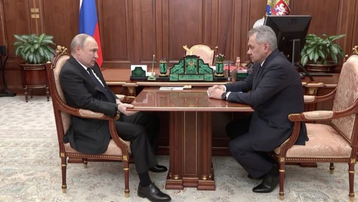 Ukrayna'nın Mariupol kentindeki son durum hakkında Rusya Devlet Başkanı Vladimir Putin'e rapor sunan Rusya Savunma Bakanı Sergey Şoygu, Rus güçlerinin kentte kontrol sağladığını belirtti.