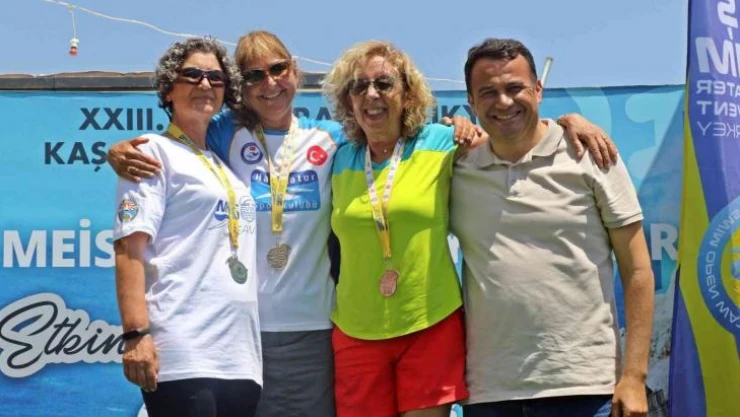 Uluslararası Meis-Kaş Yüzme Yarışı'nda dereceye girenlere ödülleri verildi