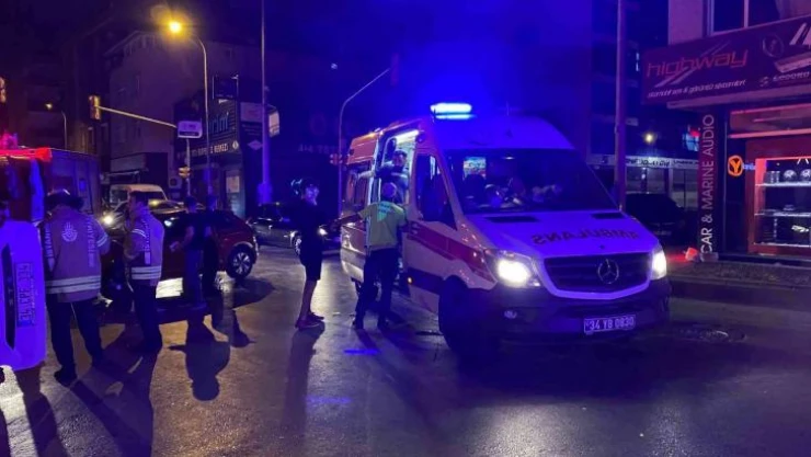 Ümraniye'de iki otomobil çarpıştı: 2 yaralı