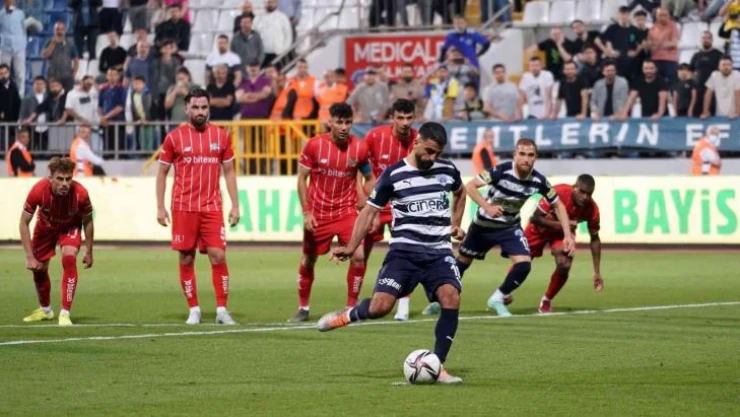 Umut Bozok, 18 gole ulaşarak gol krallığında zirveye yerleşti