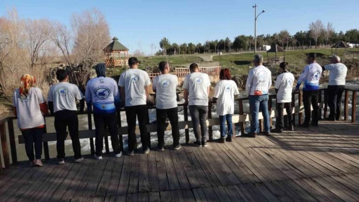 Van Gölü Aktivistleri, inci kefali nöbeti tuttu