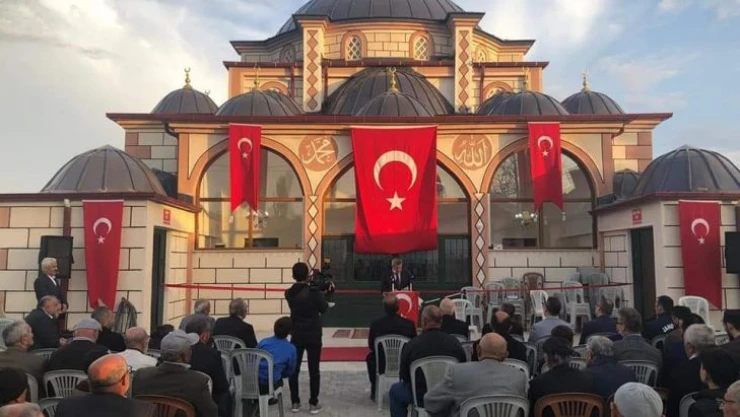 Yapımı 12 yıl süren köy cami ibadete açıldı