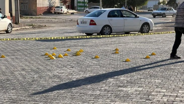 Yasak aşk yaşadığı adamı sokak ortasında öldürdü