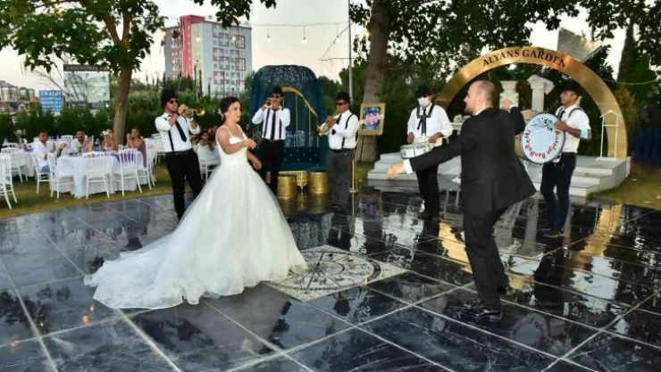 Yeni evli çiftin tüm hayalleri bir 'tuşla' yıkıldı