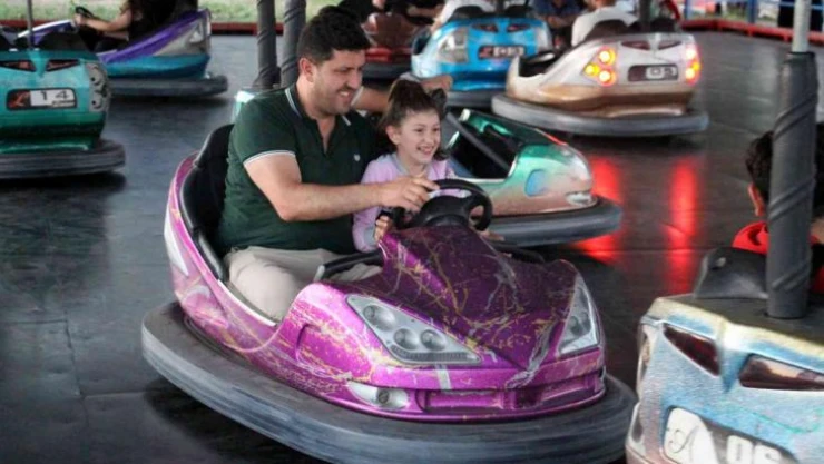 Yok böyle karne hediyesi, 200 bin çocuğa lunapark bileti hediye etti