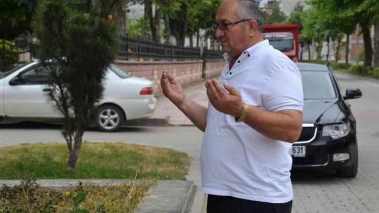 Yol ortasındaki türbe 37 senedir konuşulmaya devam ediyor