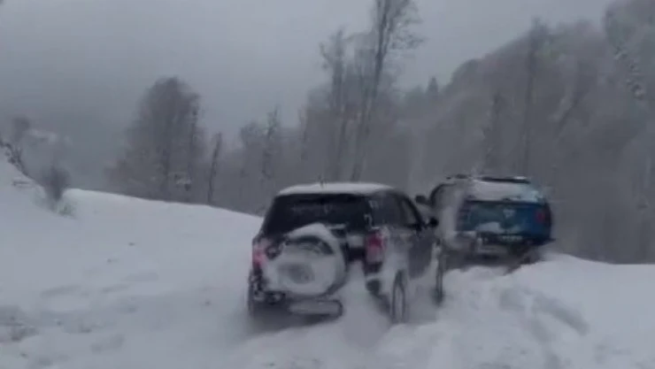 Yolda kalanları Off-Roadçılar kurtardı