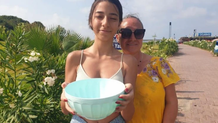 Yolunu kaybeden yavru carettayı denizle buluşturdular