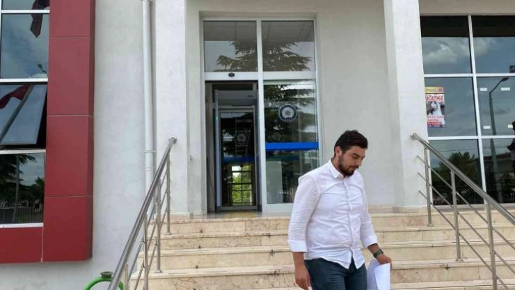 Yumrukla bayıltıp, yerde de defalarca tekmeledi
