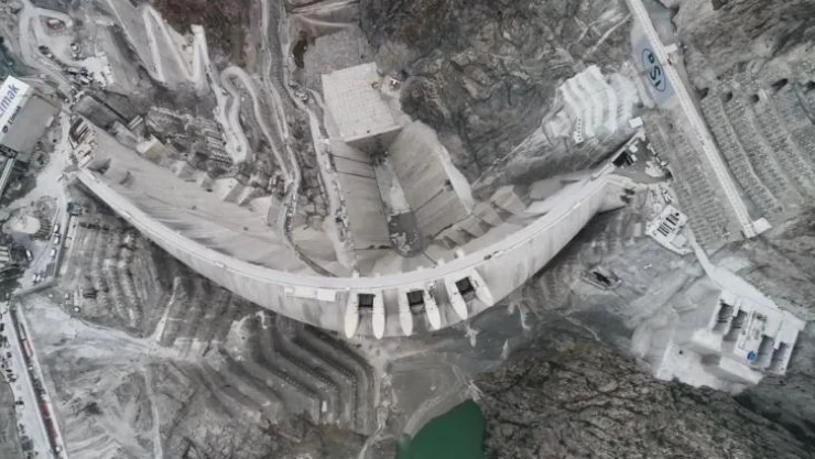 Yusufeli Barajı'nda su tutma hazırlıkları devam ediyor