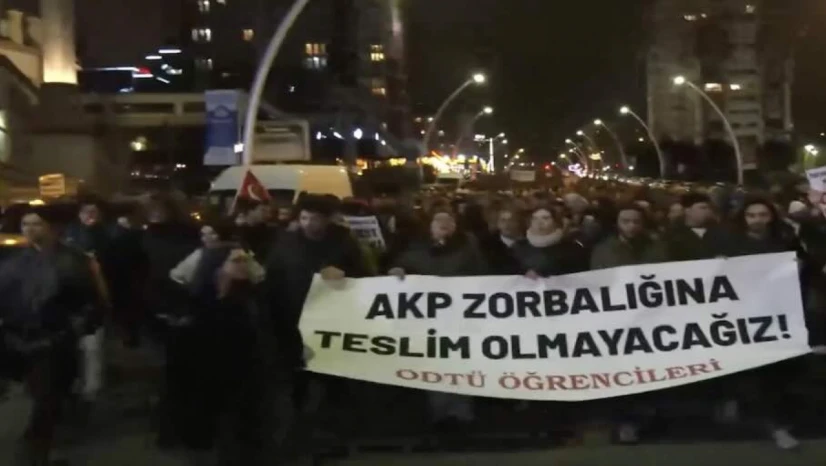 'Hükümet istifa' sloganı atan ODTÜ'lü öğrencilere biber gazlı müdahale